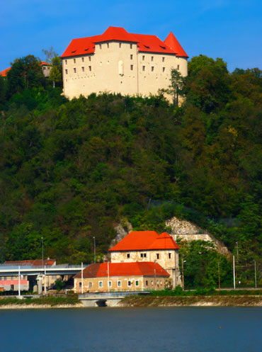 Die bedeutendsten Burgen in Slowenien - Burg Rajhenburg in Brestanica