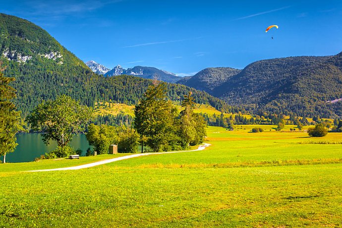 Die aufregendsten Sportmöglichkeiten in Slowenien - Paraglider im Triglav Nationalpark